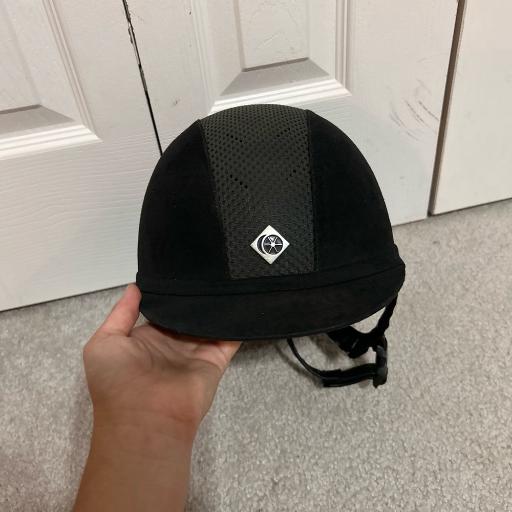 Charles Owen helmet. Never fallen in, lightly used. Used as a show helmet.